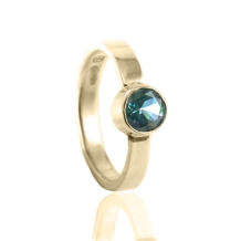 Gouden ring met 6mm rainbow topaas