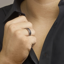 zilveren-ring-met-ketting-patroon